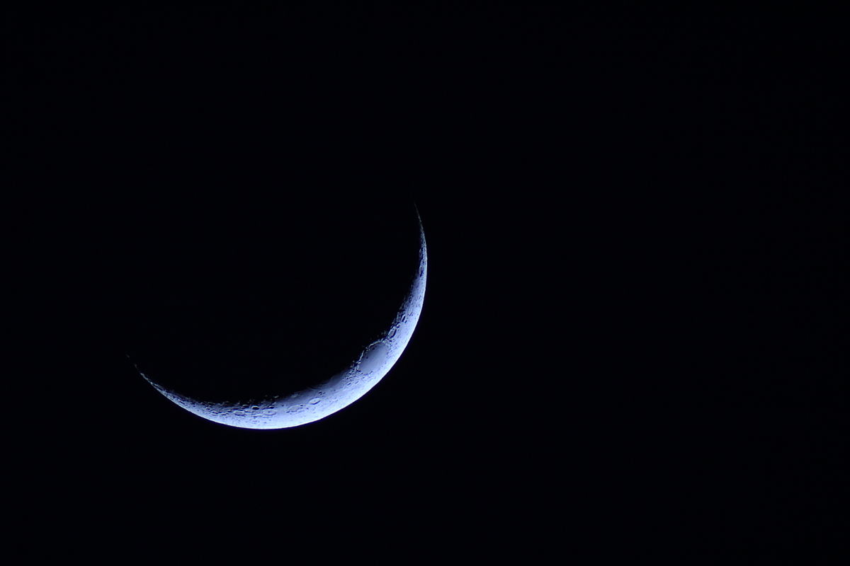 Image of a crescent moon